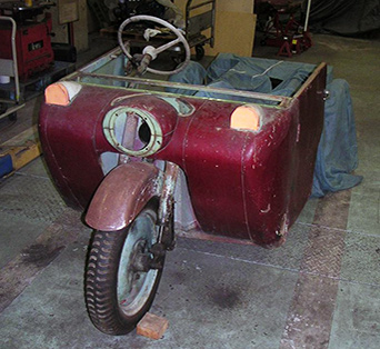 なんかリンゴ農家の作業車みたいですな