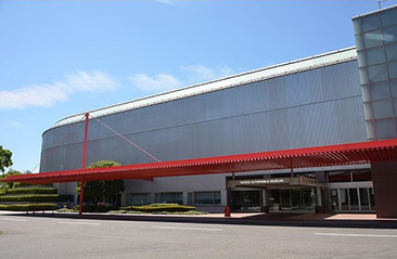 100台以上の車両が常設展示されている本館