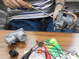 キャブはバタフライ部の隙間調整 