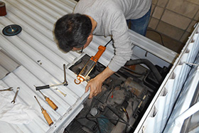 荷台にはキャブ専用の点検口あり