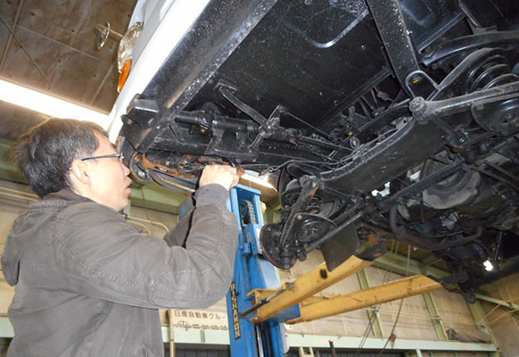 マスターシリンダー組付け中