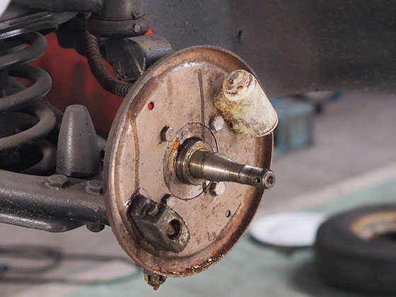 フロント側はブレーキシューが無い