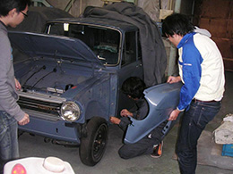 車体へ組付けた方が磨き易いからね