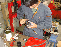 繋ぎ用の中間パイプを製作中